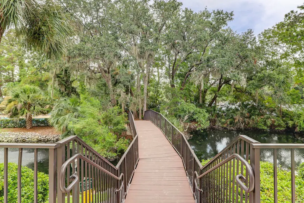 Newly renovated villa near the beach with pool & tennis -  walk to Coligny Plaza