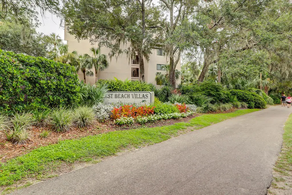 Newly renovated villa near the beach with pool & tennis -  walk to Coligny Plaza