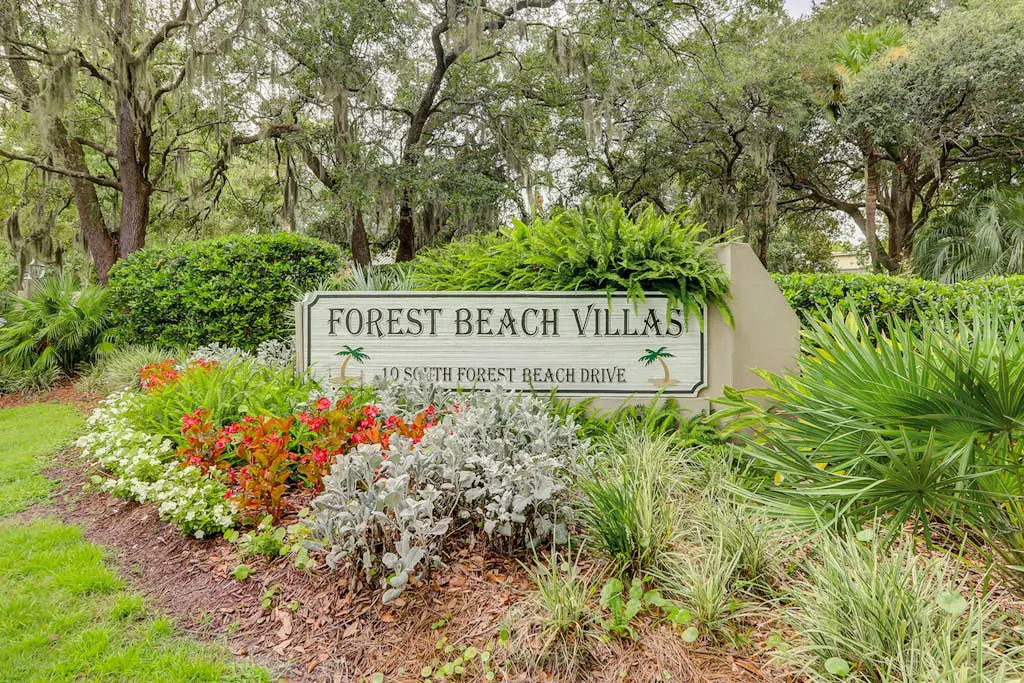 Newly renovated villa near the beach with pool & tennis -  walk to Coligny Plaza