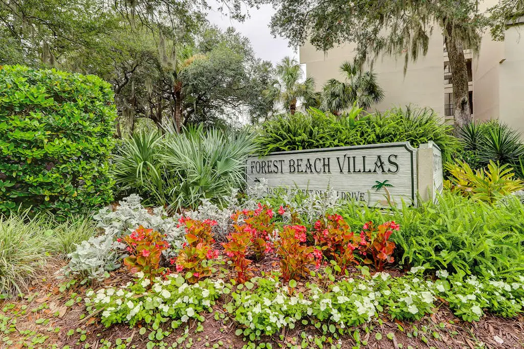 Newly renovated villa near the beach with pool & tennis -  walk to Coligny Plaza