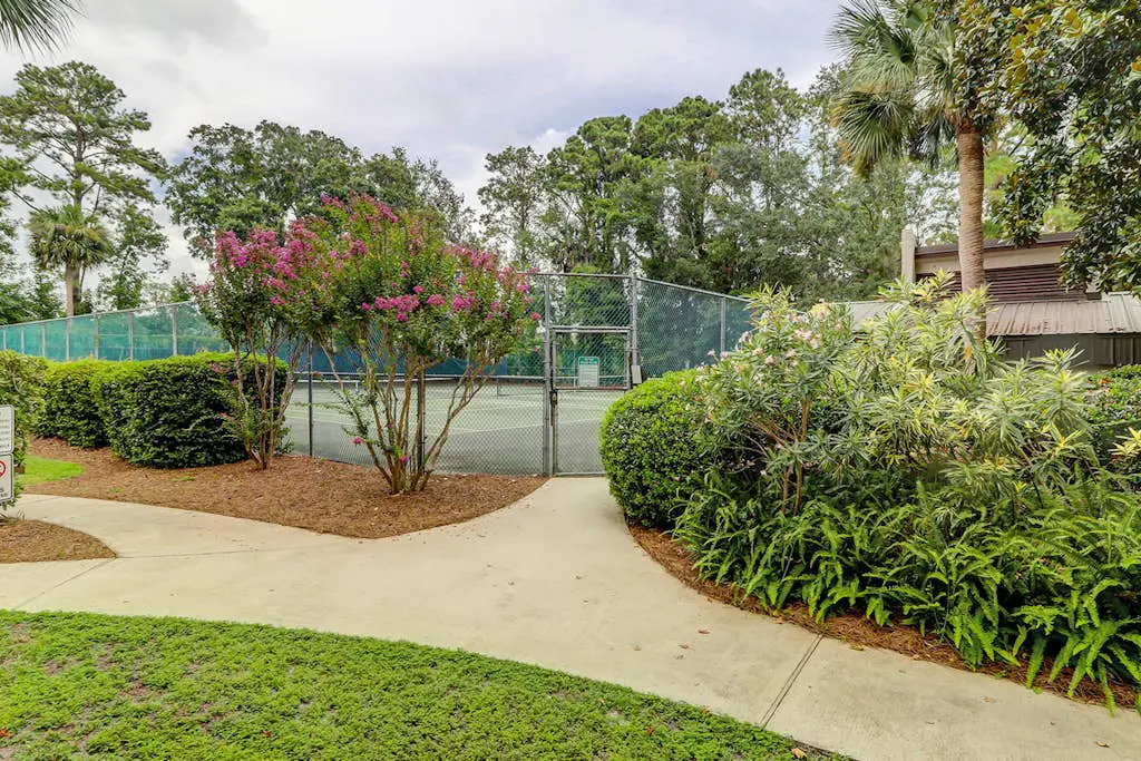 Newly renovated villa near the beach with pool & tennis -  walk to Coligny Plaza