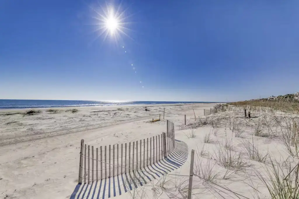 Newly renovated villa near the beach with pool & tennis -  walk to Coligny Plaza