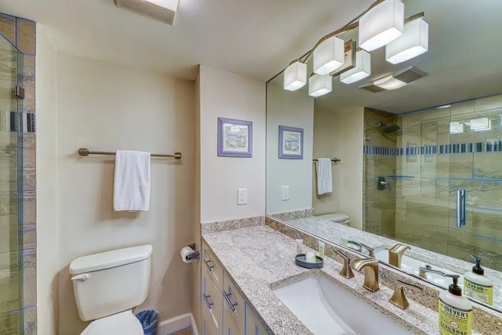 Updated beach gem with ocean views, pool, hot tub, & tennis - snowbird-friendly