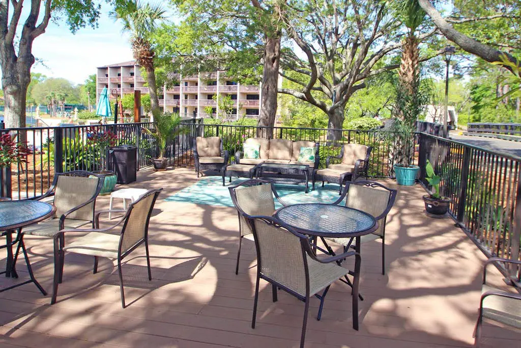 Cozy Villa with Private Balcony, Shared Pool & Hot Tub - Walk to the Beach