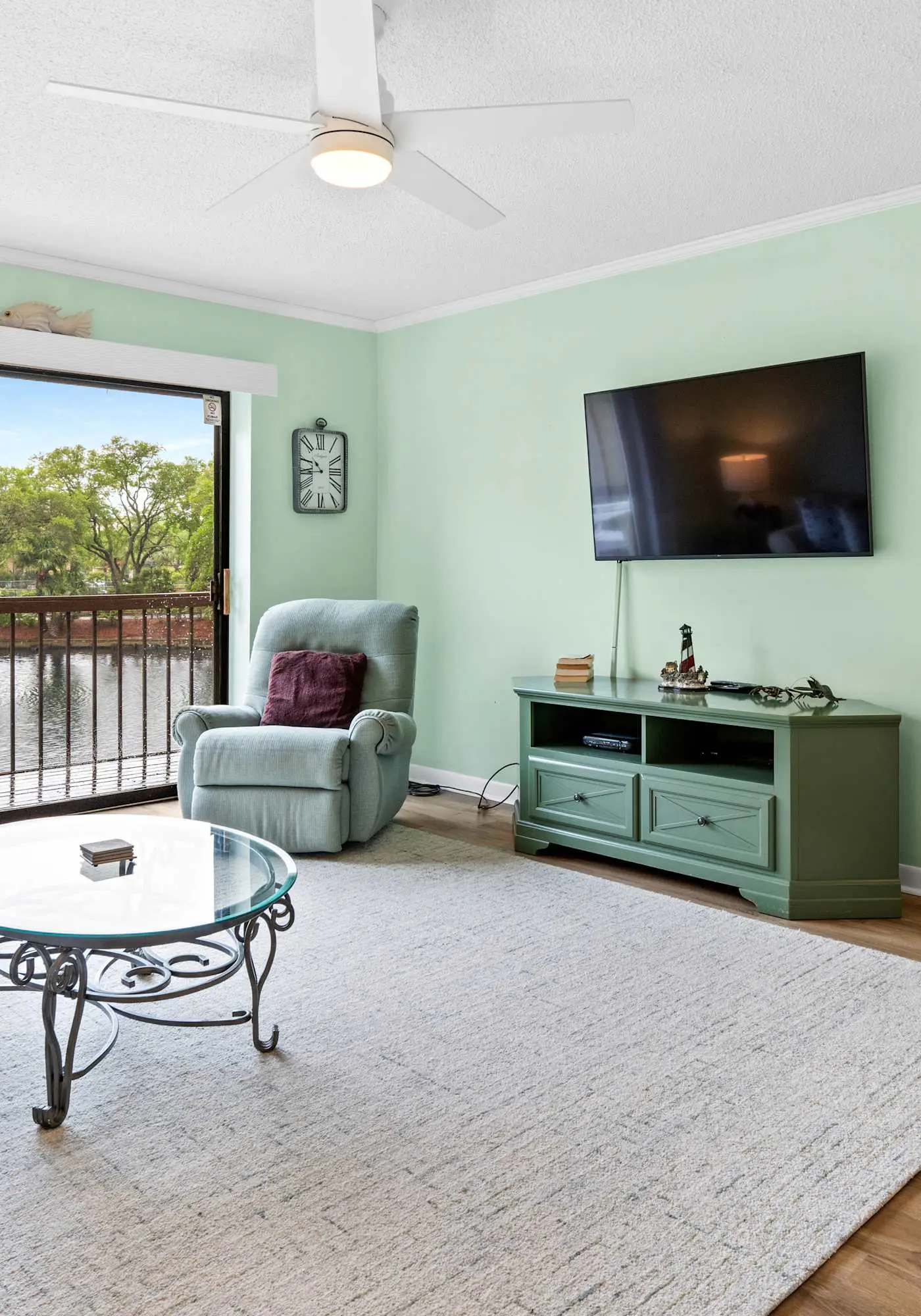 Cozy Villa with Private Balcony, Shared Pool & Hot Tub - Walk to the Beach