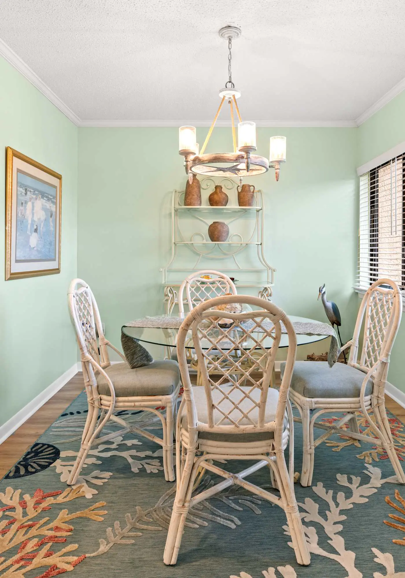 Cozy Villa with Private Balcony, Shared Pool & Hot Tub - Walk to the Beach