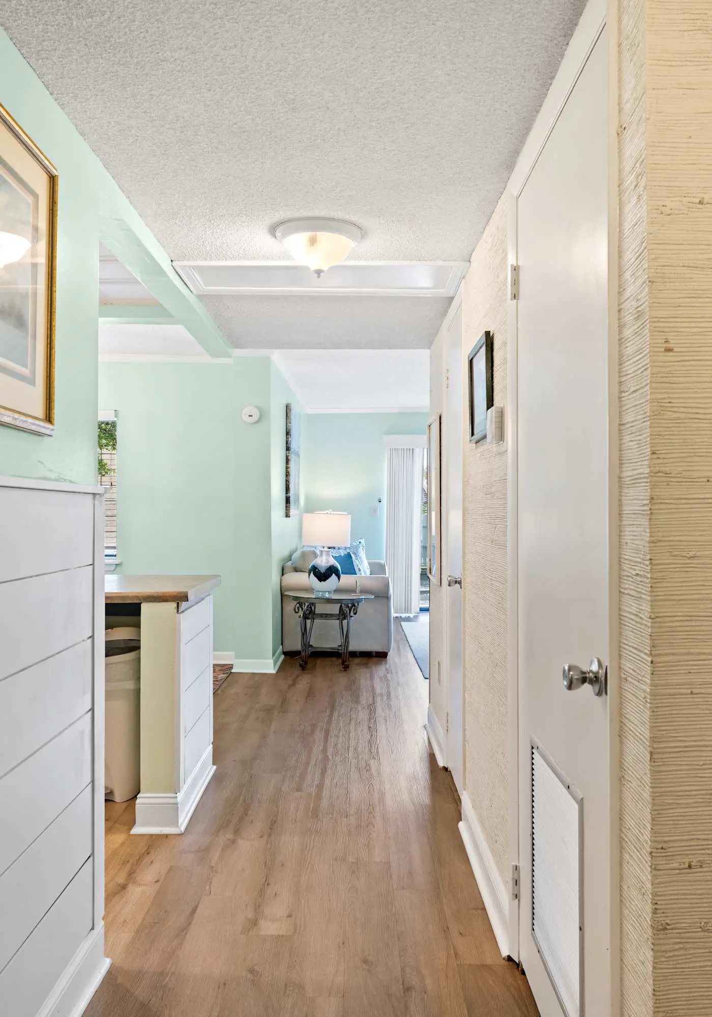 Cozy Villa with Private Balcony, Shared Pool & Hot Tub - Walk to the Beach
