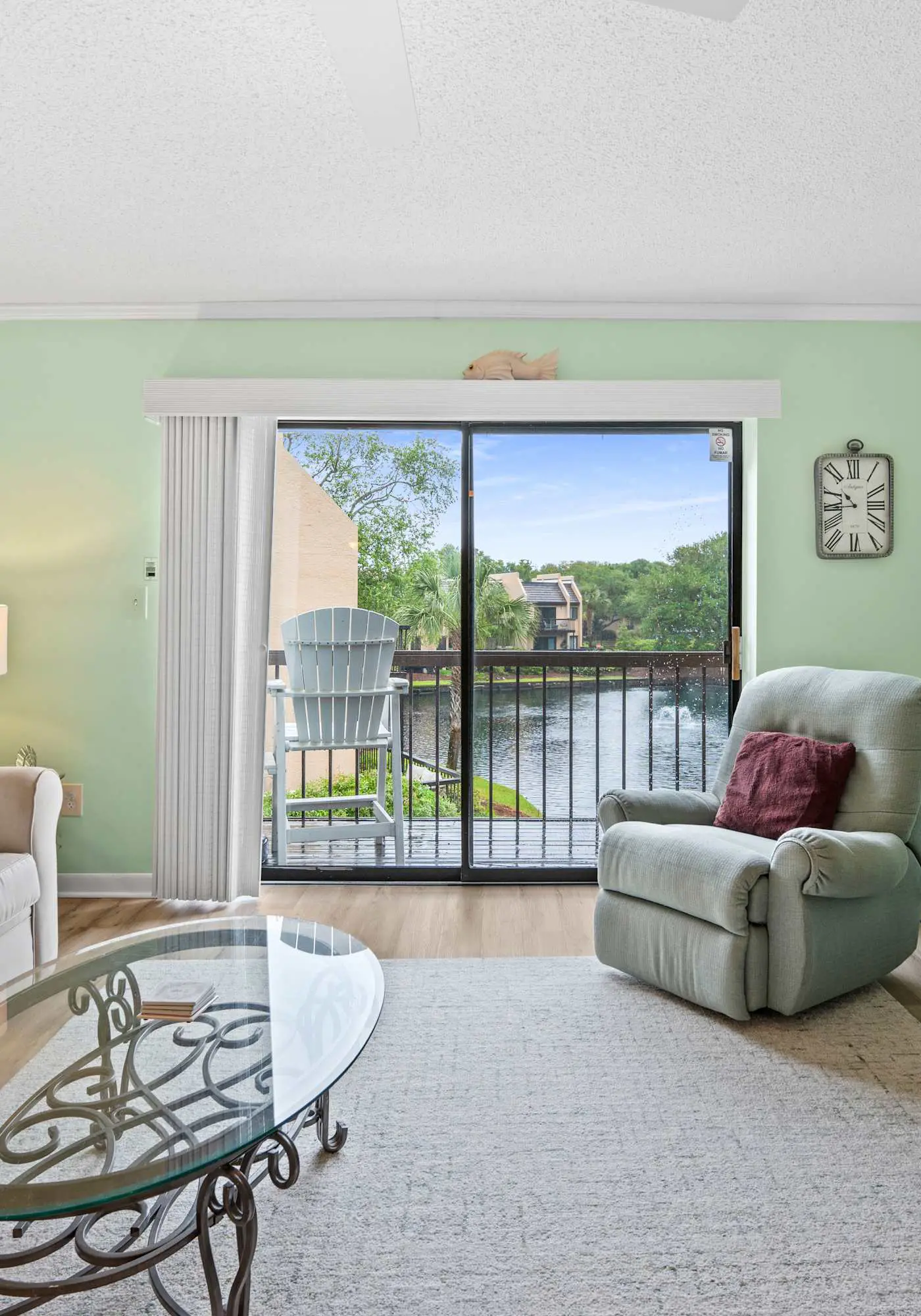 Cozy Villa with Private Balcony, Shared Pool & Hot Tub - Walk to the Beach