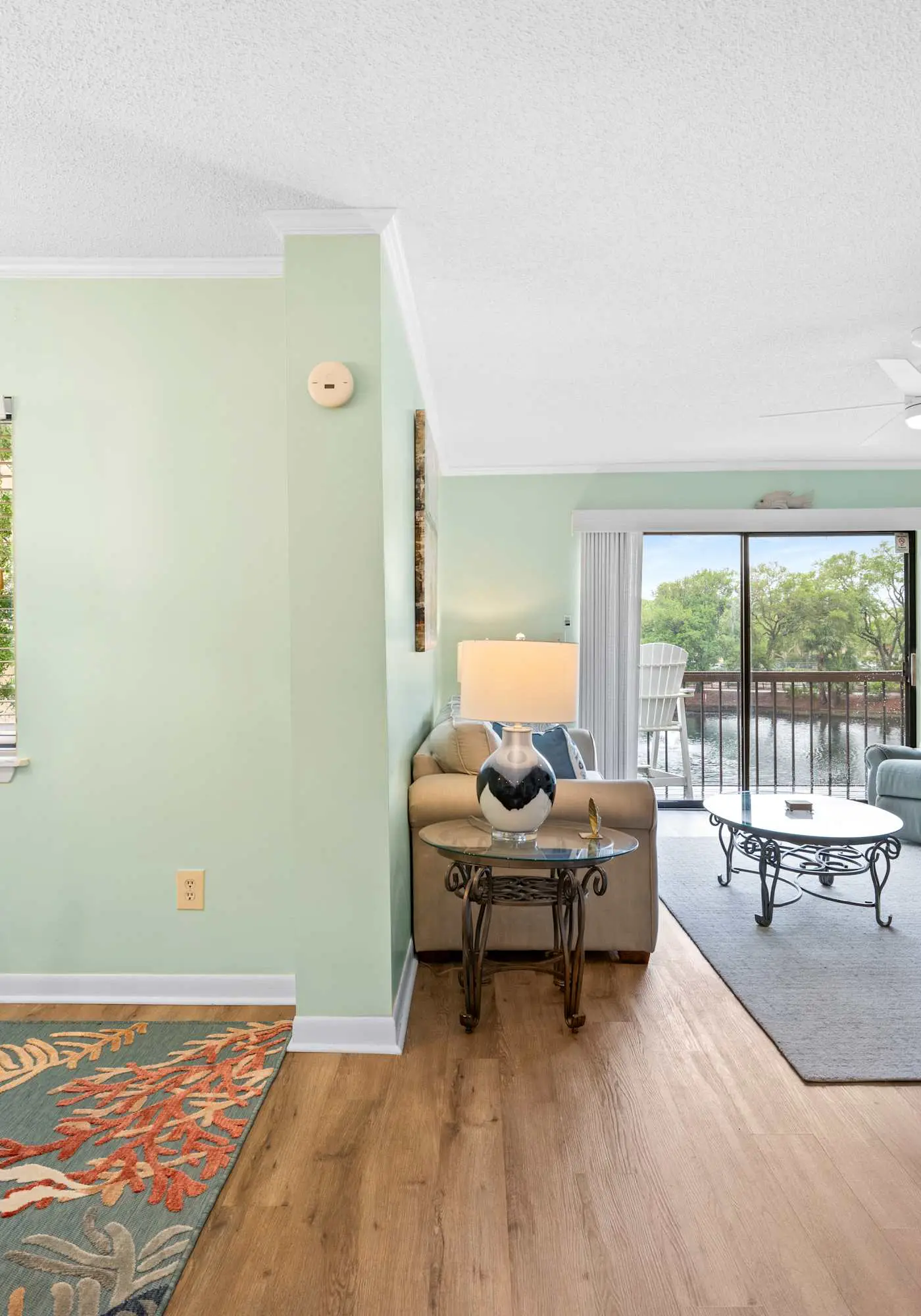 Cozy Villa with Private Balcony, Shared Pool & Hot Tub - Walk to the Beach
