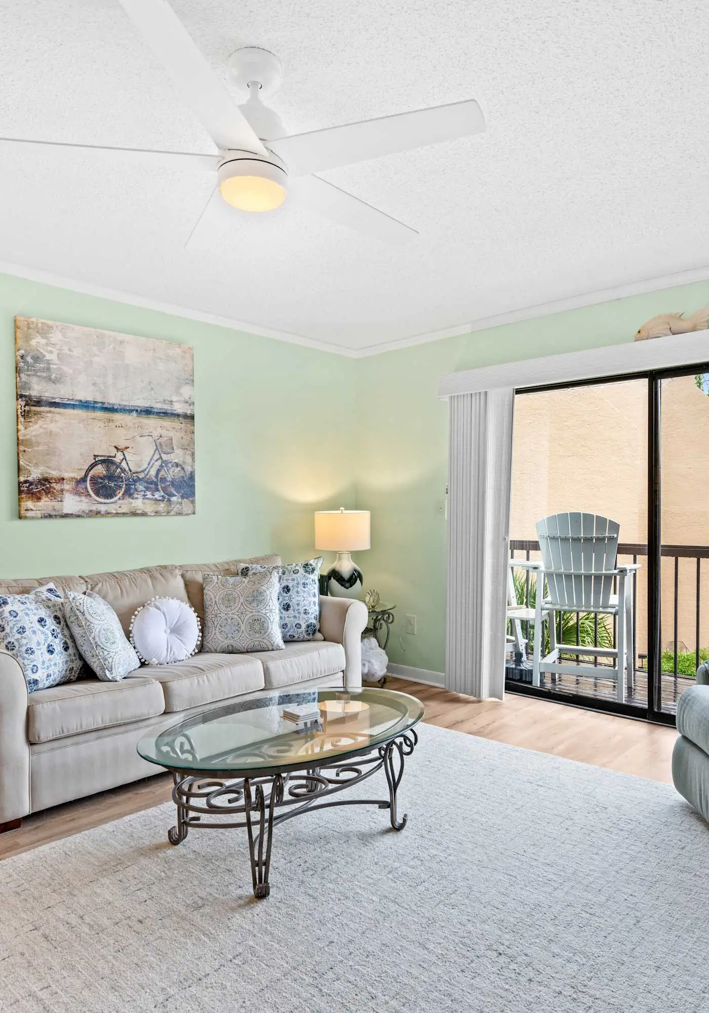 Cozy Villa with Private Balcony, Shared Pool & Hot Tub - Walk to the Beach
