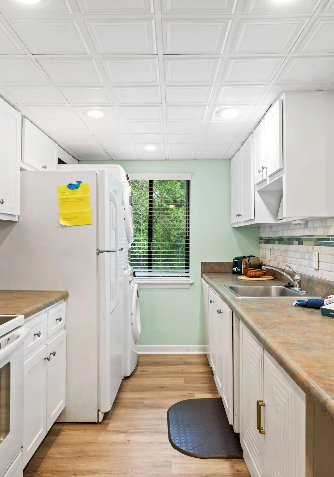 Cozy Villa with Private Balcony, Shared Pool & Hot Tub - Walk to the Beach
