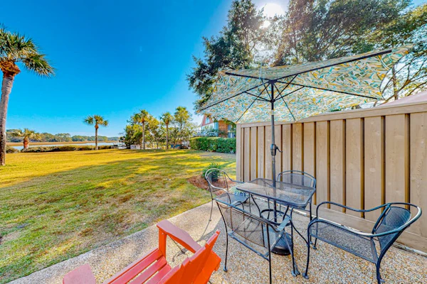 Snowbird-friendly studio condo near beach with tennis, pickleball, & water views