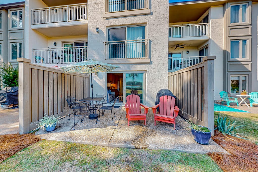 Snowbird-friendly studio condo near beach with tennis, pickleball, & water views