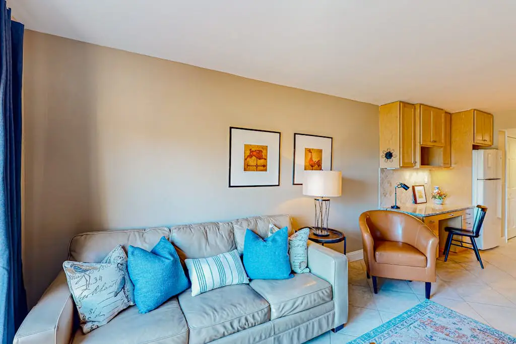 Charming Ground Floor studio condo near beach with tennis, pickleball, & water views