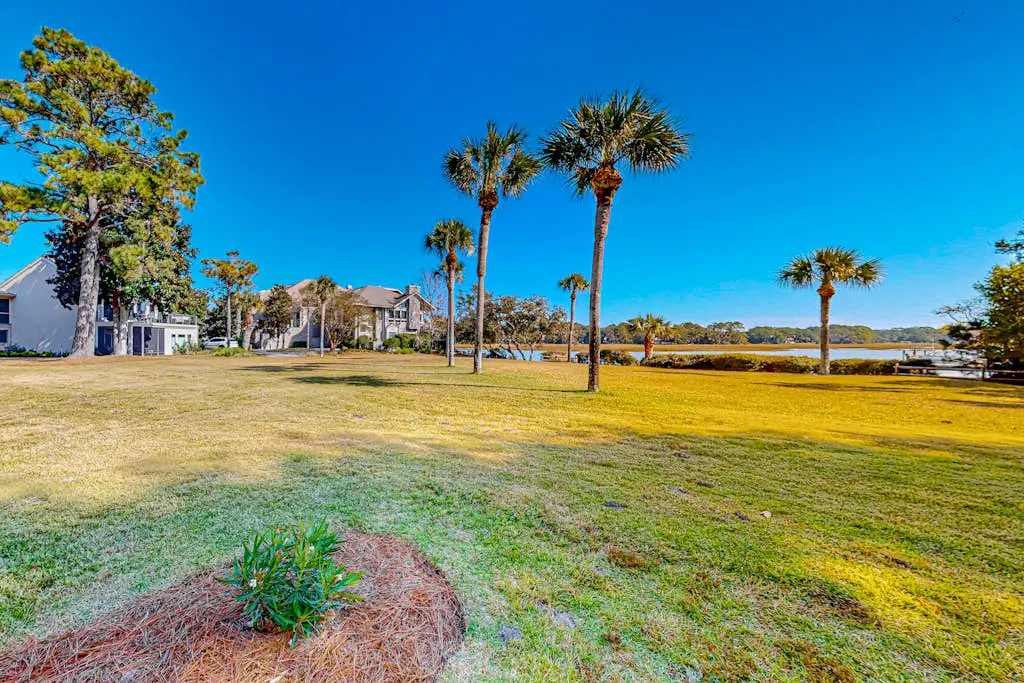 Charming Ground Floor studio condo near beach with tennis, pickleball, & water views