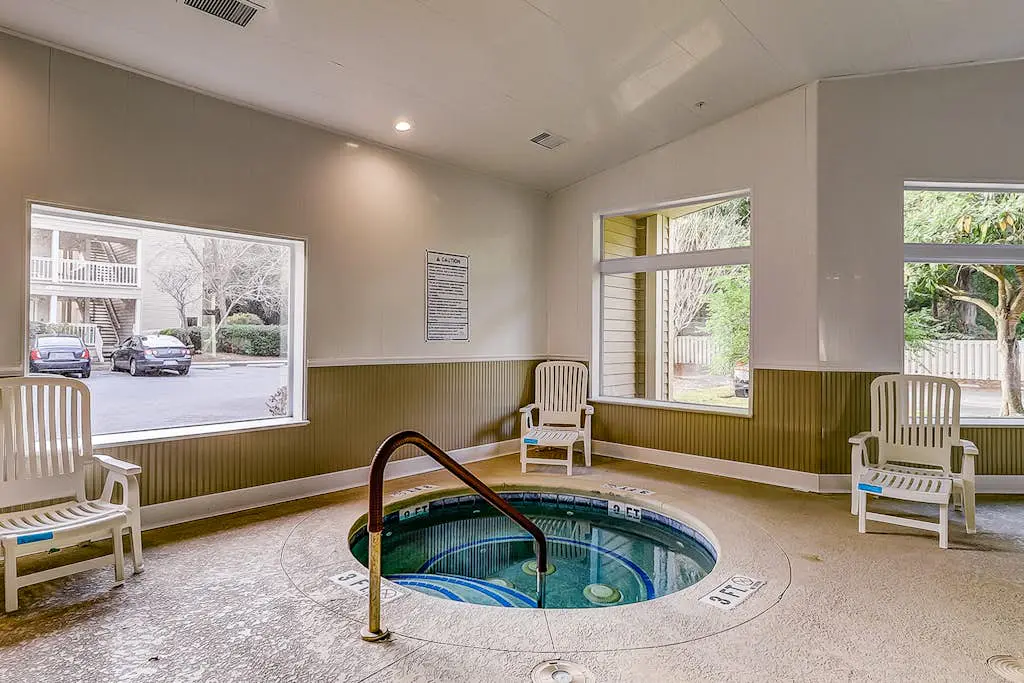 Waterfront villa with resort amenities, beach access, open layout, AC, & W/D