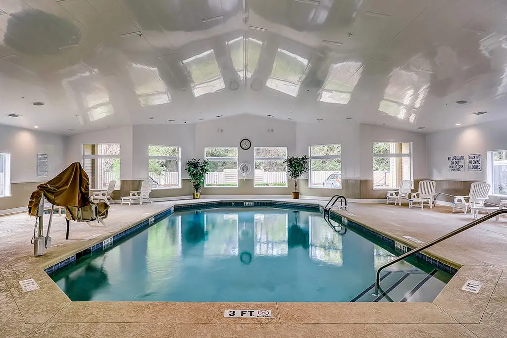 Waterfront villa with resort amenities, beach access, open layout, AC, & W/D