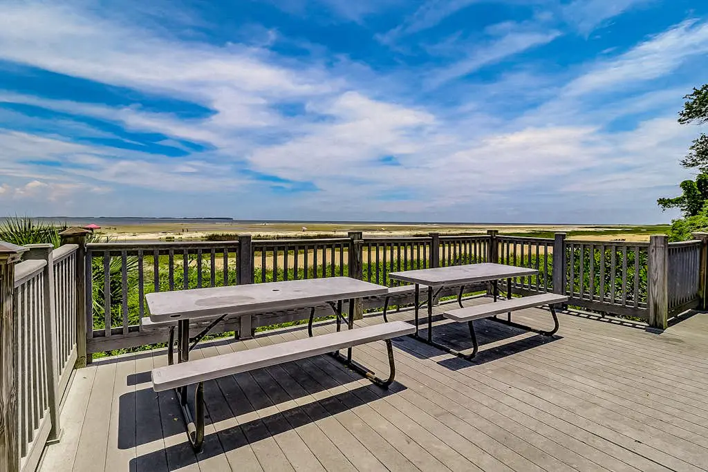 Waterfront villa with resort amenities, beach access, open layout, AC, & W/D