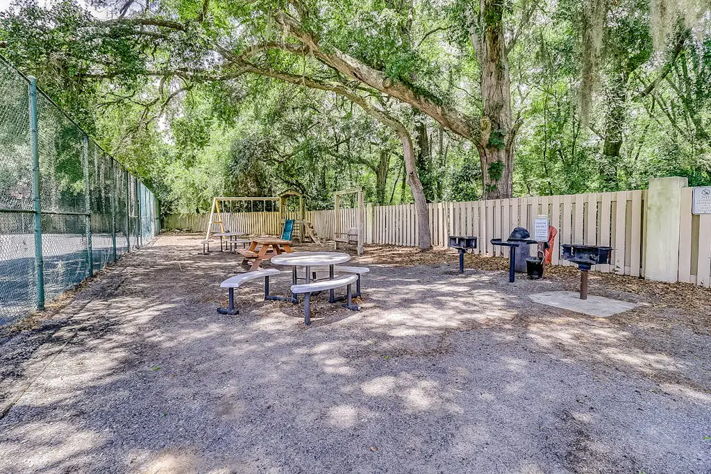 Waterfront villa with resort amenities, beach access, open layout, AC, & W/D