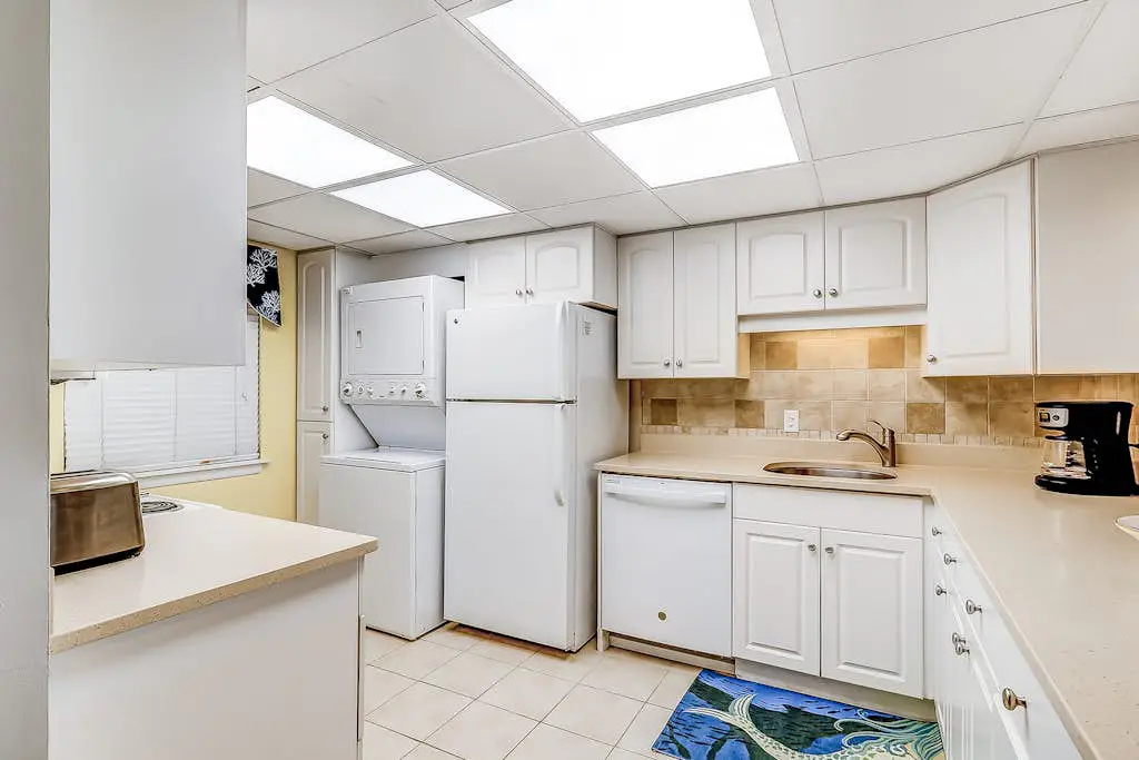 Ocean-View Condo with Beach Access, Tennis, Playground, Shared Pool & Hot Tub