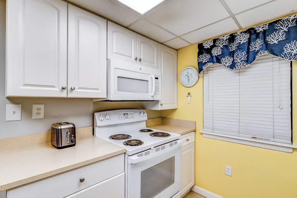 Ocean-View Condo with Beach Access, Tennis, Playground, Shared Pool & Hot Tub