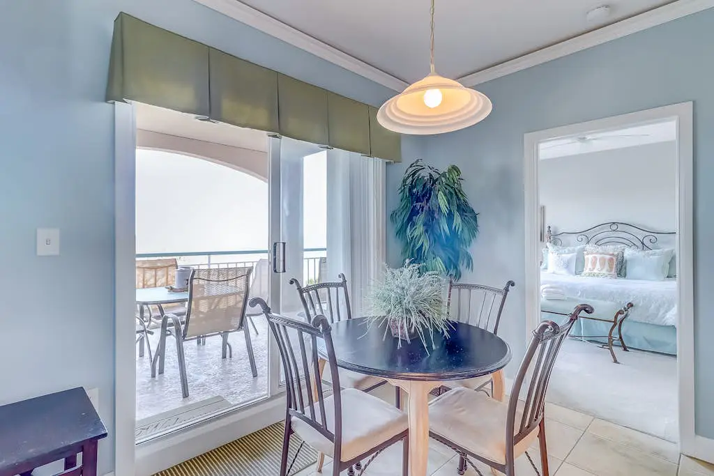 Stunning beach condo with two ocean-view balconies, shared pool & hot tub