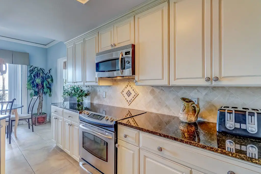 Stunning beach condo with two ocean-view balconies, shared pool & hot tub