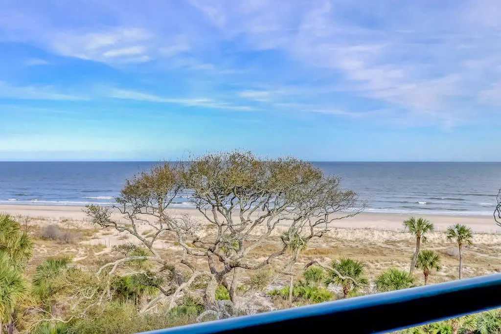 Stunning beach condo with two ocean-view balconies, shared pool & hot tub