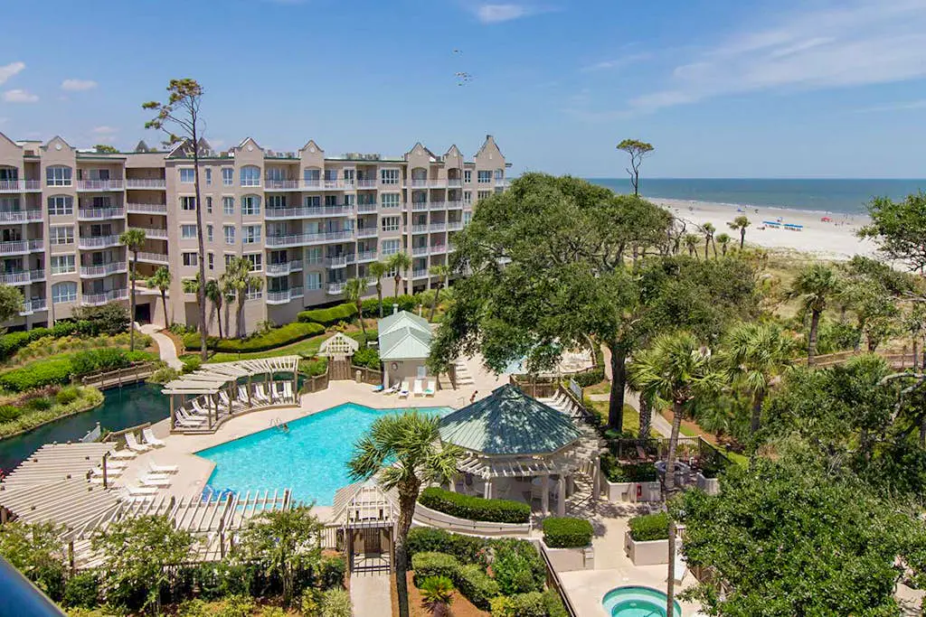 Stunning beach condo with two ocean-view balconies, shared pool & hot tub