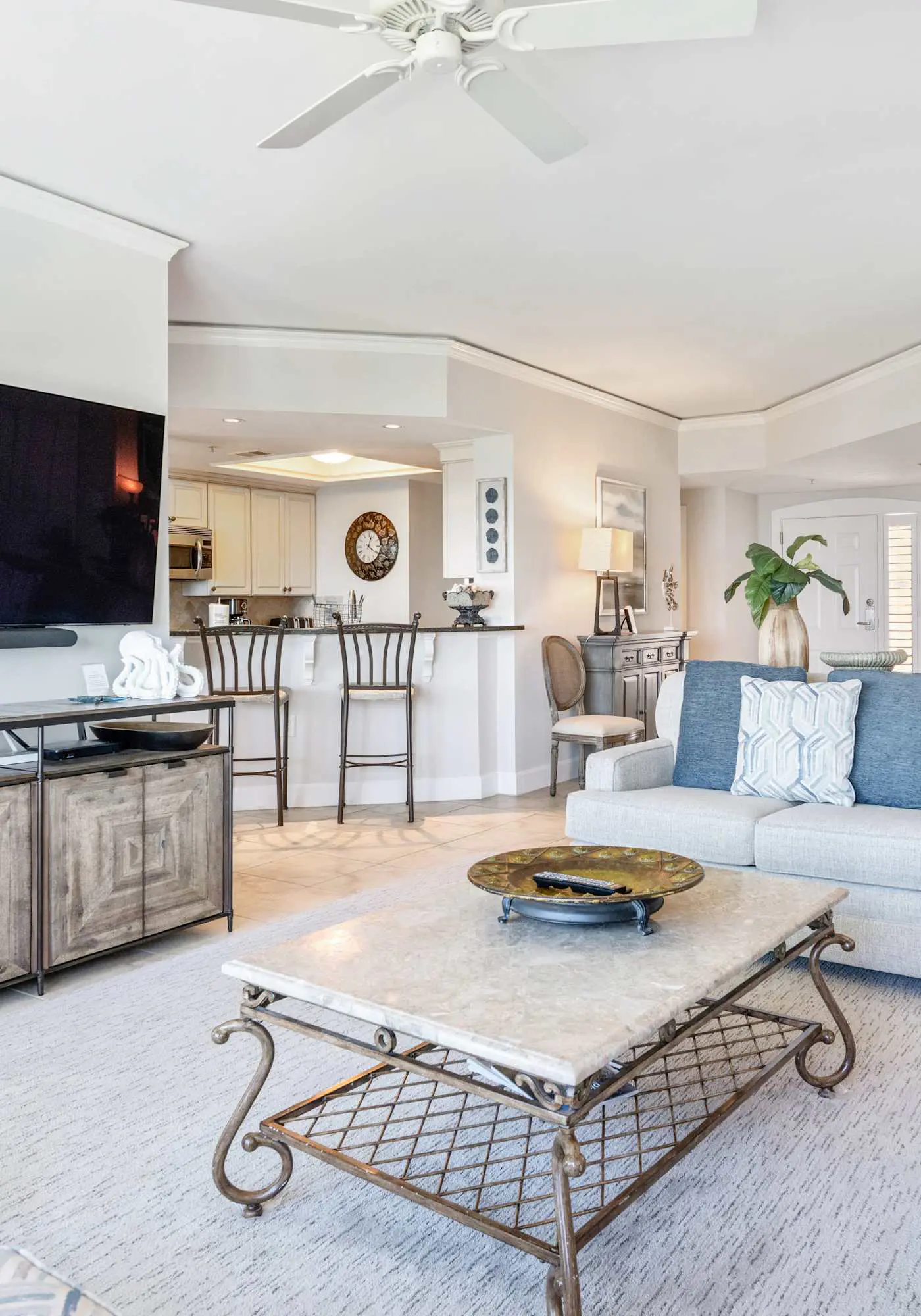 Stunning beach condo with two ocean-view balconies, shared pool & hot tub