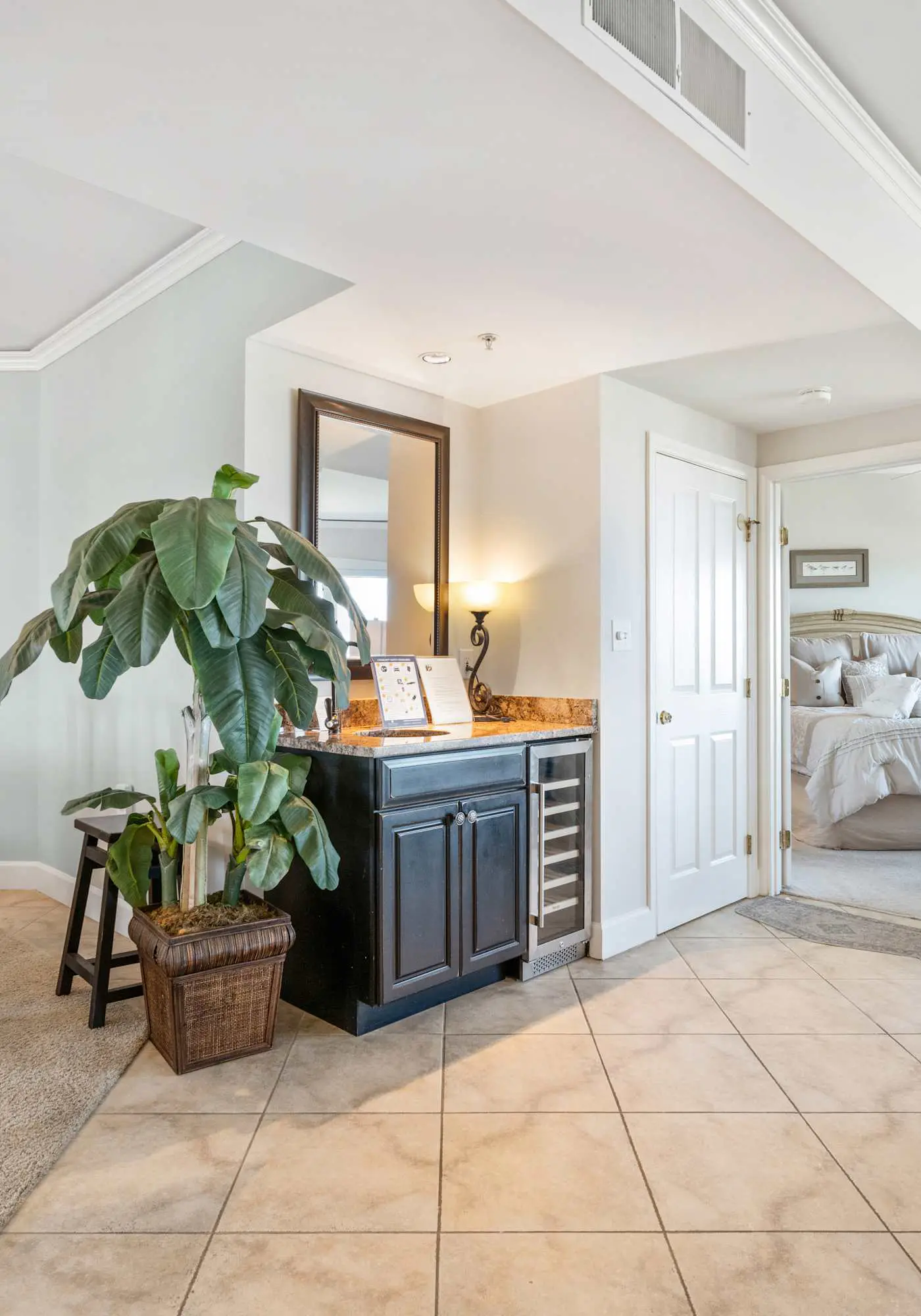 Stunning beach condo with two ocean-view balconies, shared pool & hot tub