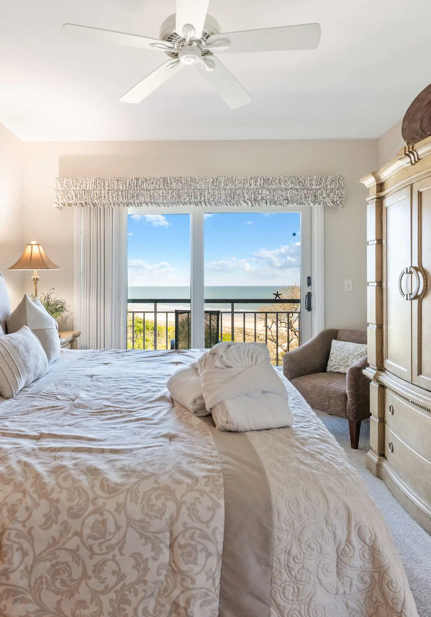 Stunning beach condo with two ocean-view balconies, shared pool & hot tub