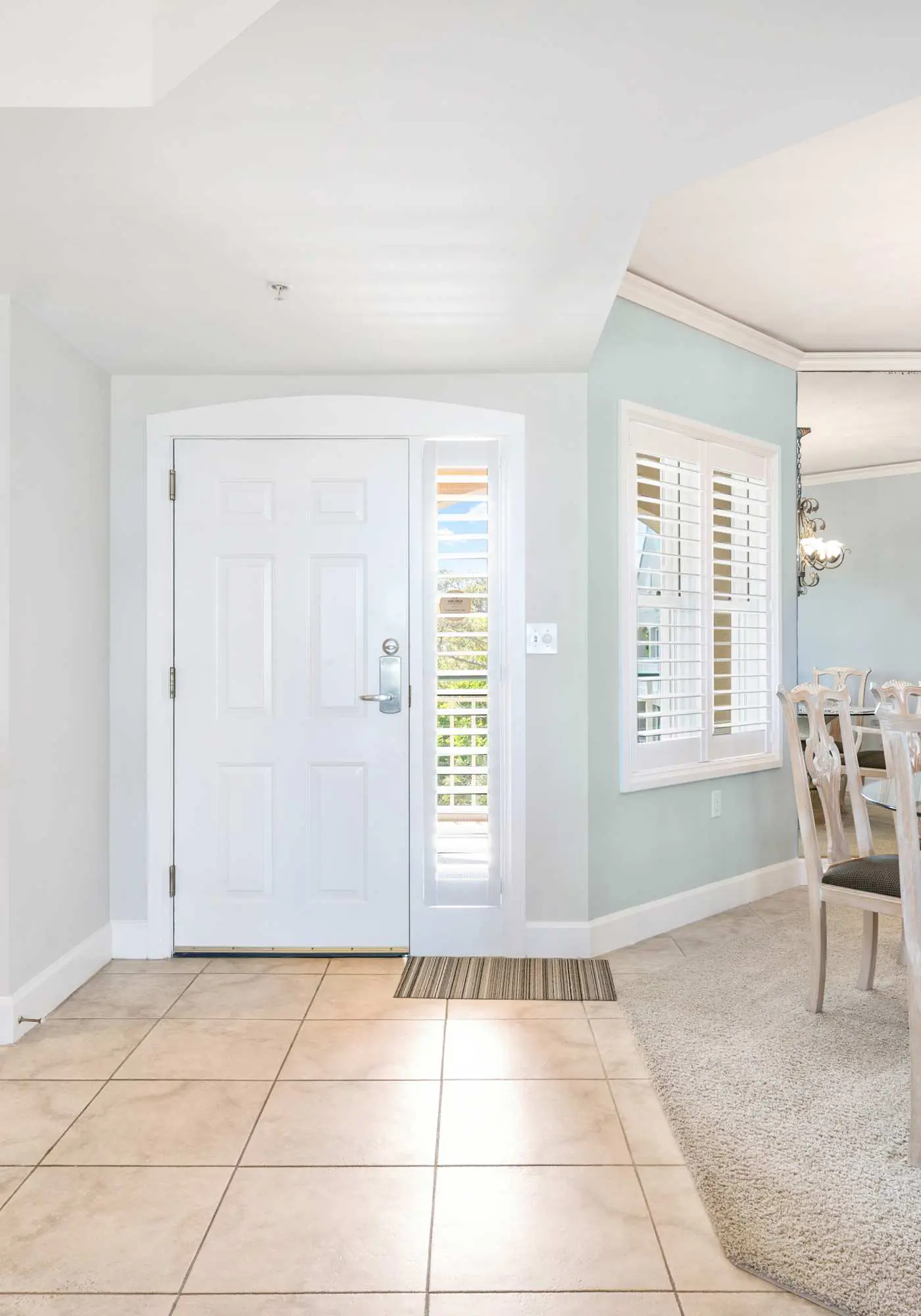 Stunning beach condo with two ocean-view balconies, shared pool & hot tub