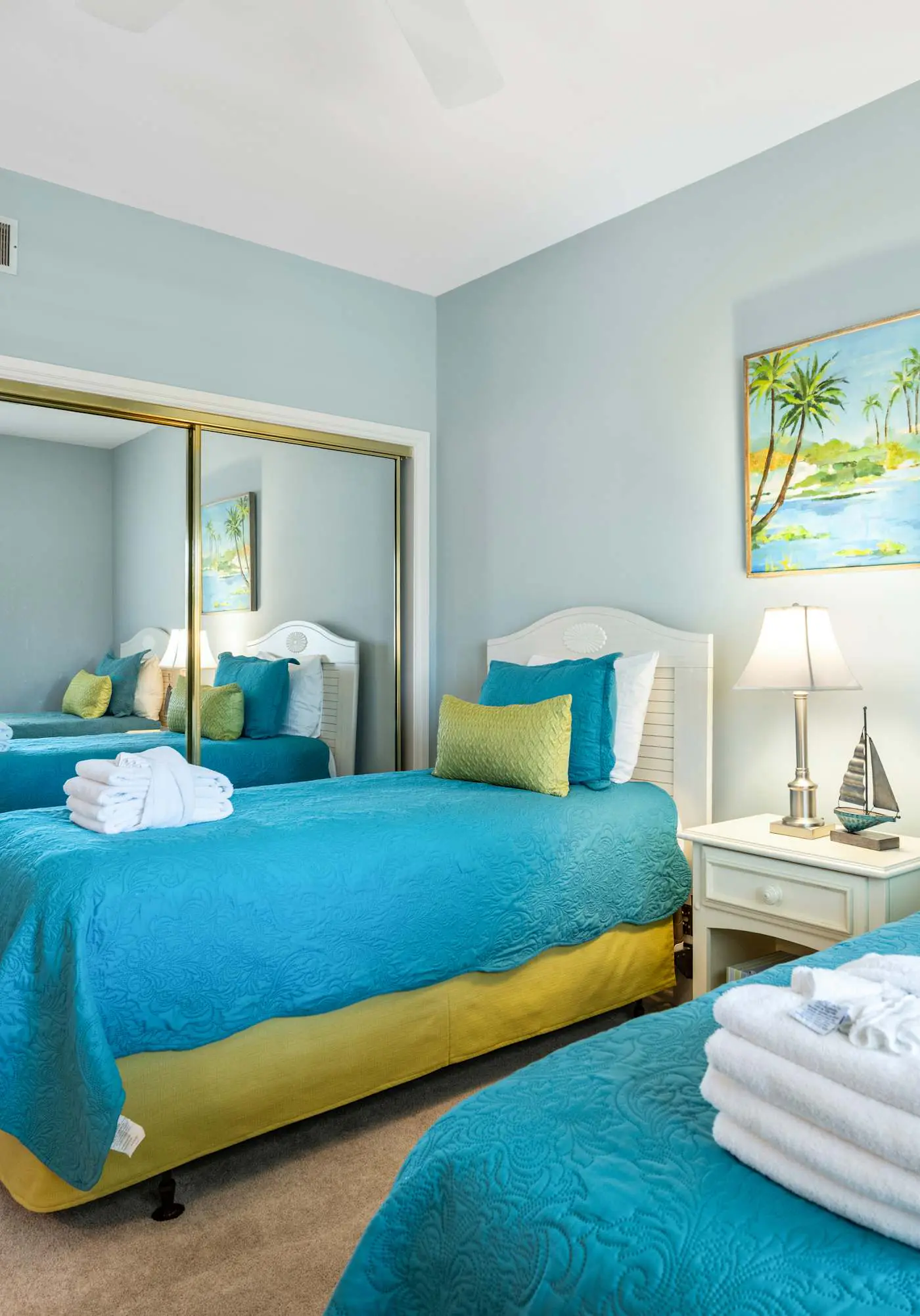 Stunning beach condo with two ocean-view balconies, shared pool & hot tub