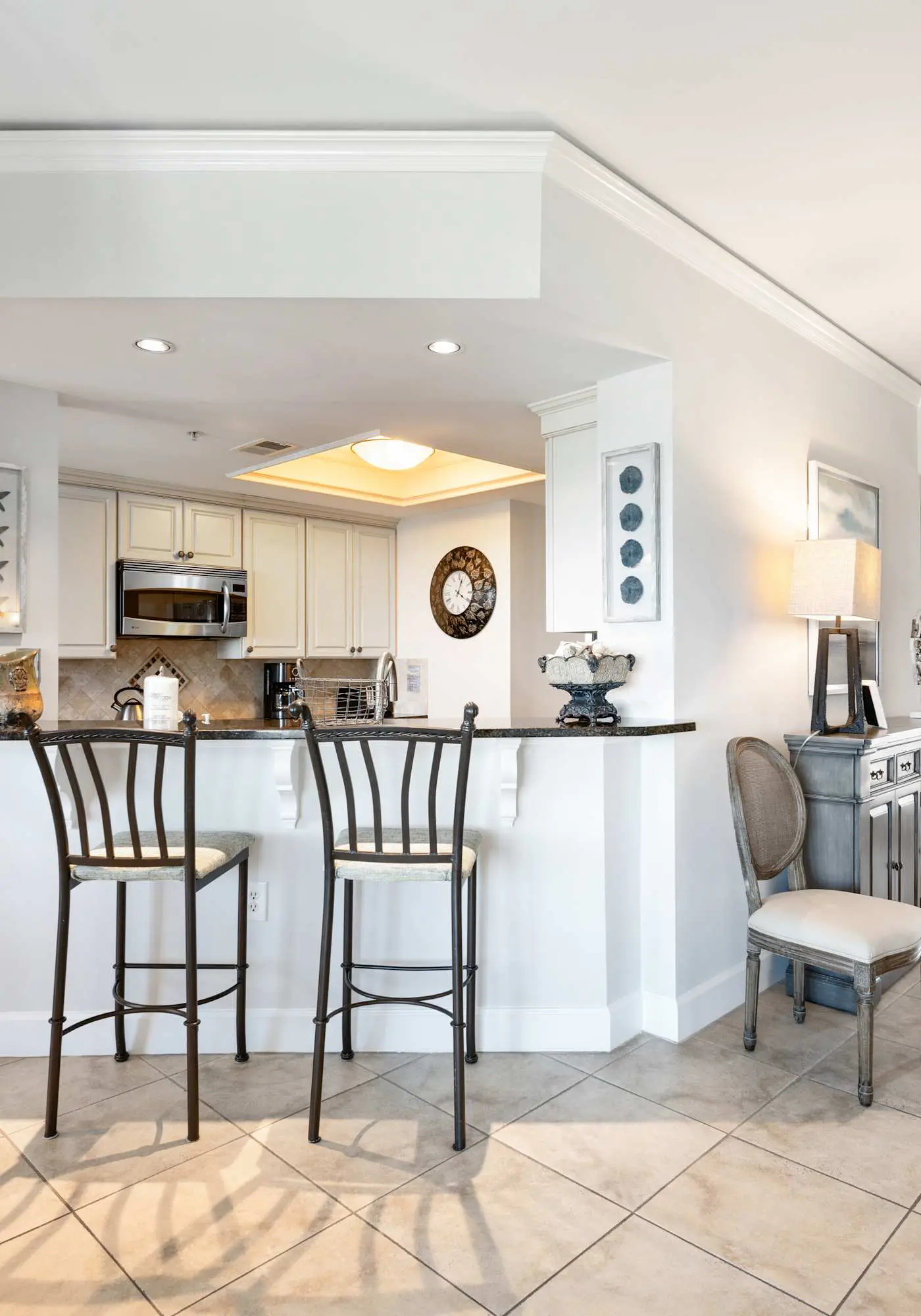 Stunning beach condo with two ocean-view balconies, shared pool & hot tub