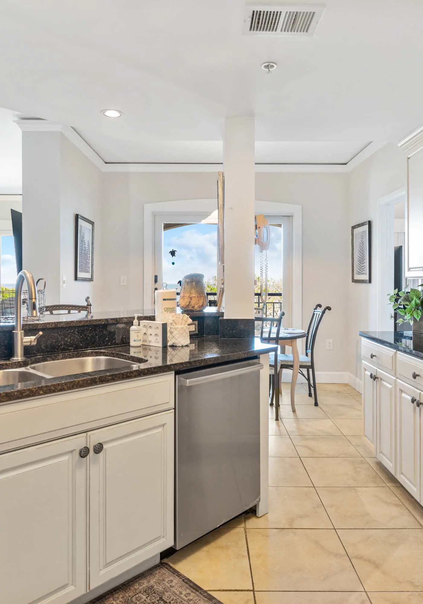 Stunning beach condo with two ocean-view balconies, shared pool & hot tub