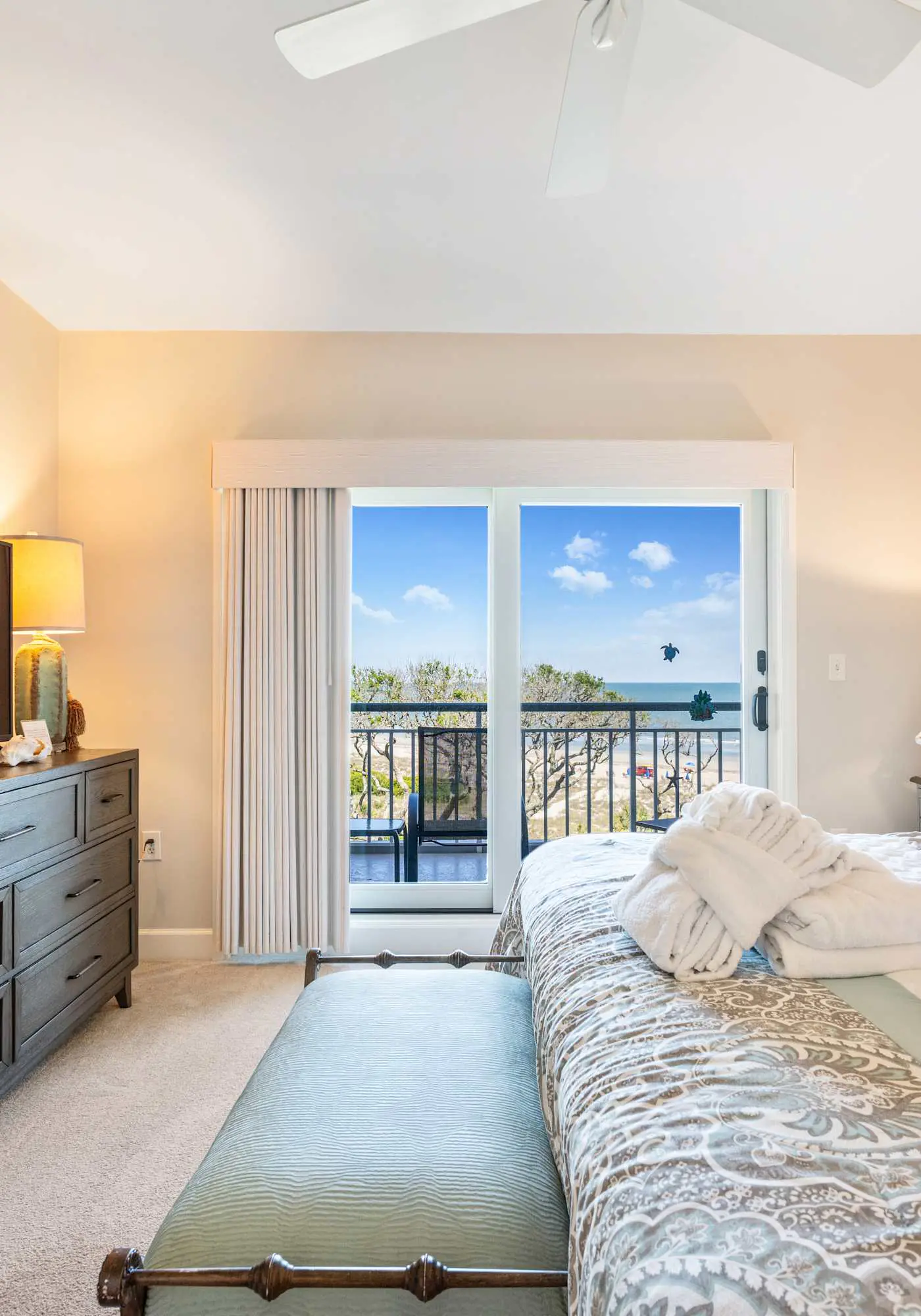 Stunning beach condo with two ocean-view balconies, shared pool & hot tub
