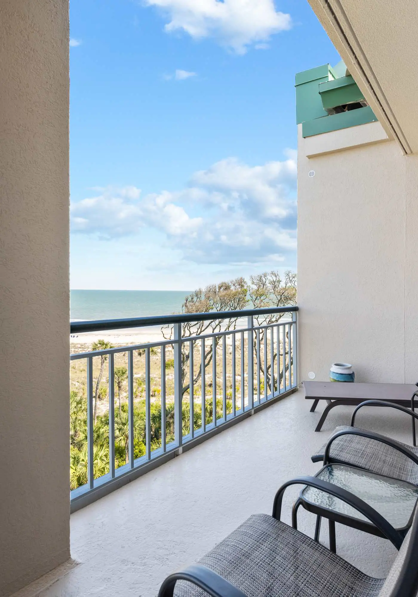 Stunning beach condo with two ocean-view balconies, shared pool & hot tub