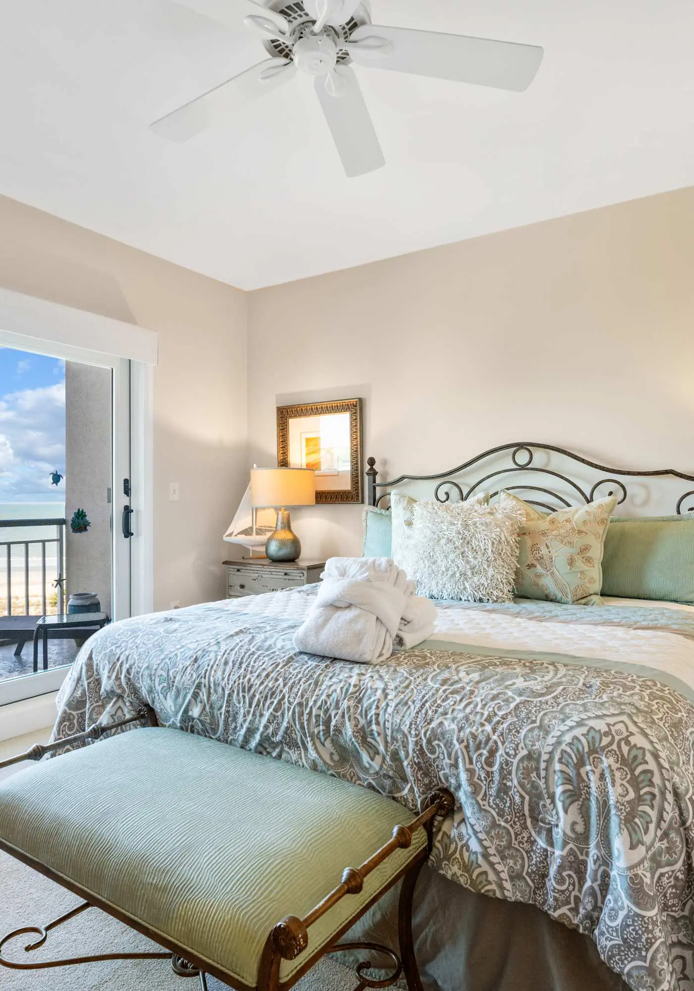 Stunning beach condo with two ocean-view balconies, shared pool & hot tub