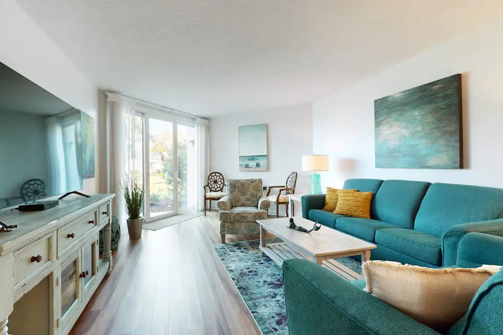 Contemporary Condo with Shared Pool, Hot Tub & Patio with Al Fresco Dining