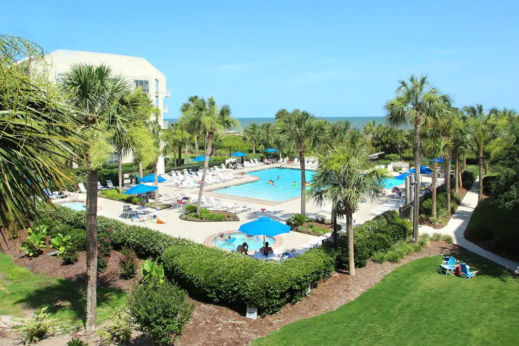 Contemporary Condo with Shared Pool, Hot Tub & Patio with Al Fresco Dining