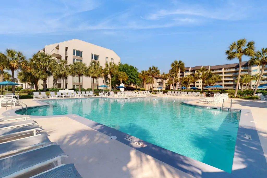 Contemporary Condo with Shared Pool, Hot Tub & Patio with Al Fresco Dining