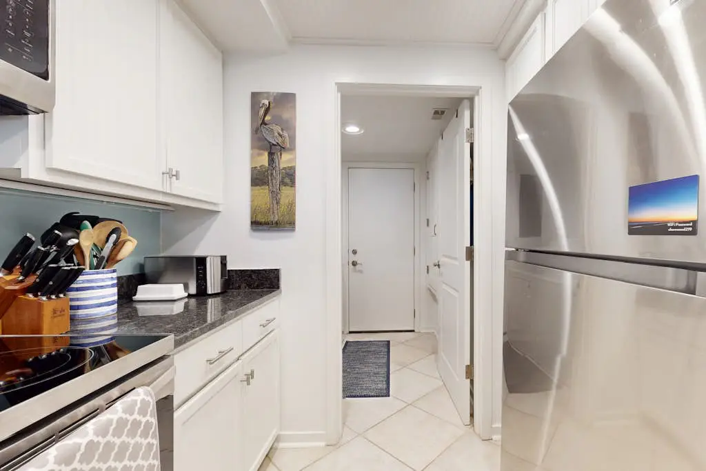 Contemporary Condo with Shared Pool, Hot Tub & Patio with Al Fresco Dining