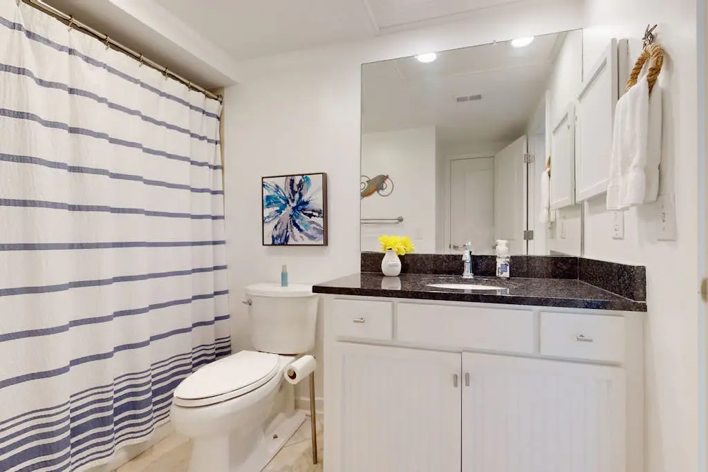 Contemporary Condo with Shared Pool, Hot Tub & Patio with Al Fresco Dining