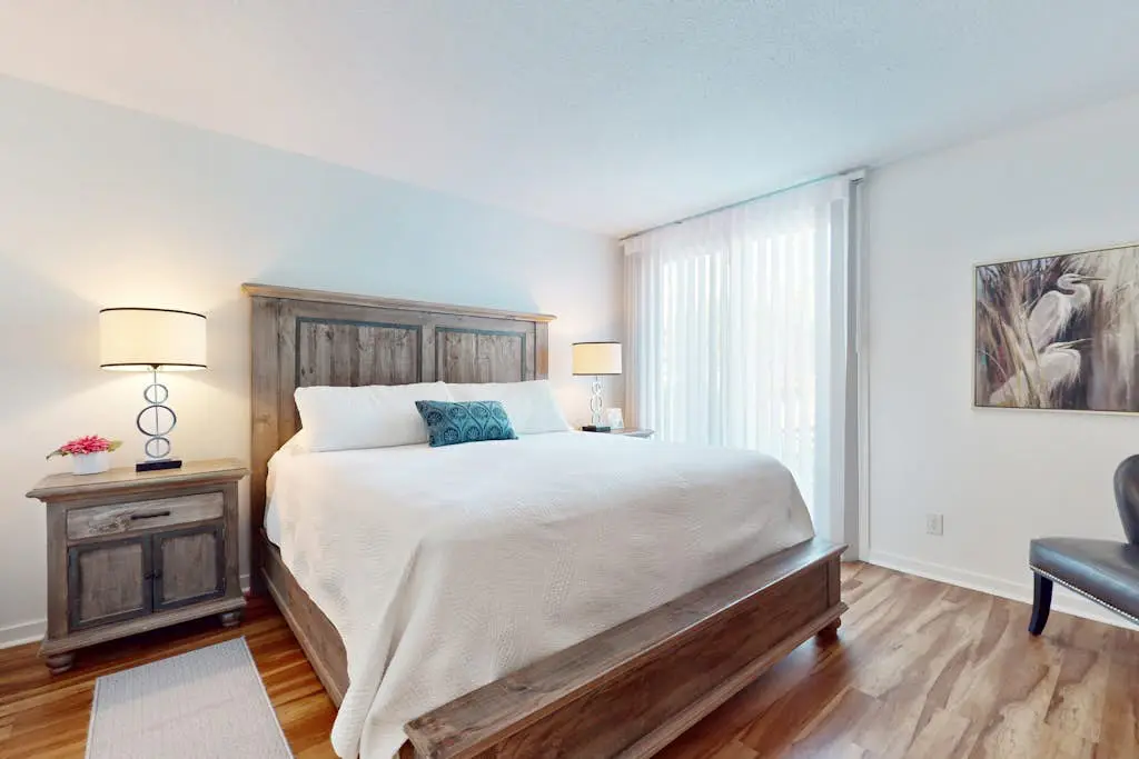 Contemporary Condo with Shared Pool, Hot Tub & Patio with Al Fresco Dining