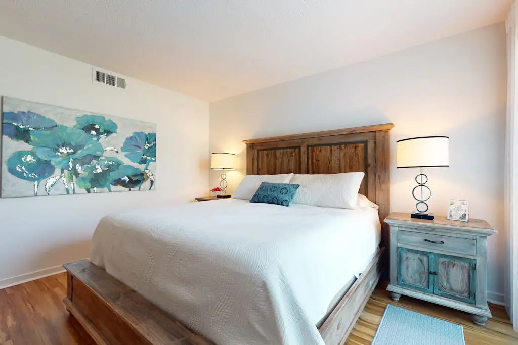 Contemporary Condo with Shared Pool, Hot Tub & Patio with Al Fresco Dining