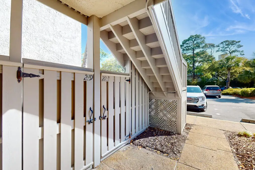 Contemporary Condo with Shared Pool, Hot Tub & Patio with Al Fresco Dining