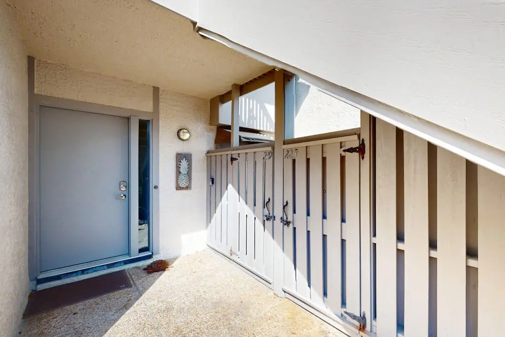 Contemporary Condo with Shared Pool, Hot Tub & Patio with Al Fresco Dining