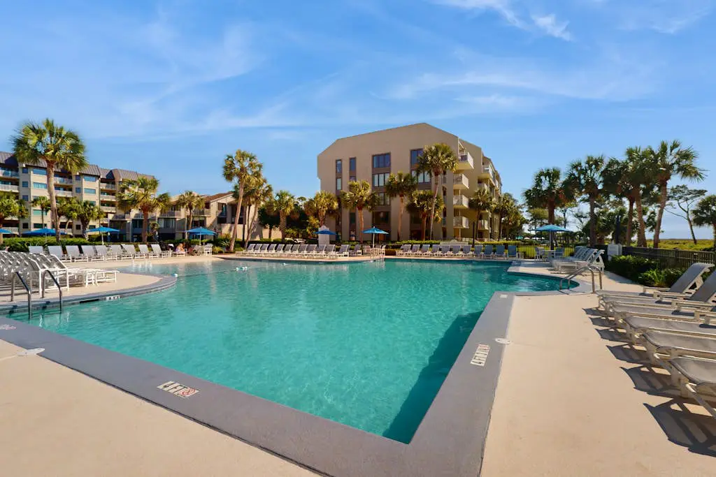 Contemporary Condo with Shared Pool, Hot Tub & Patio with Al Fresco Dining