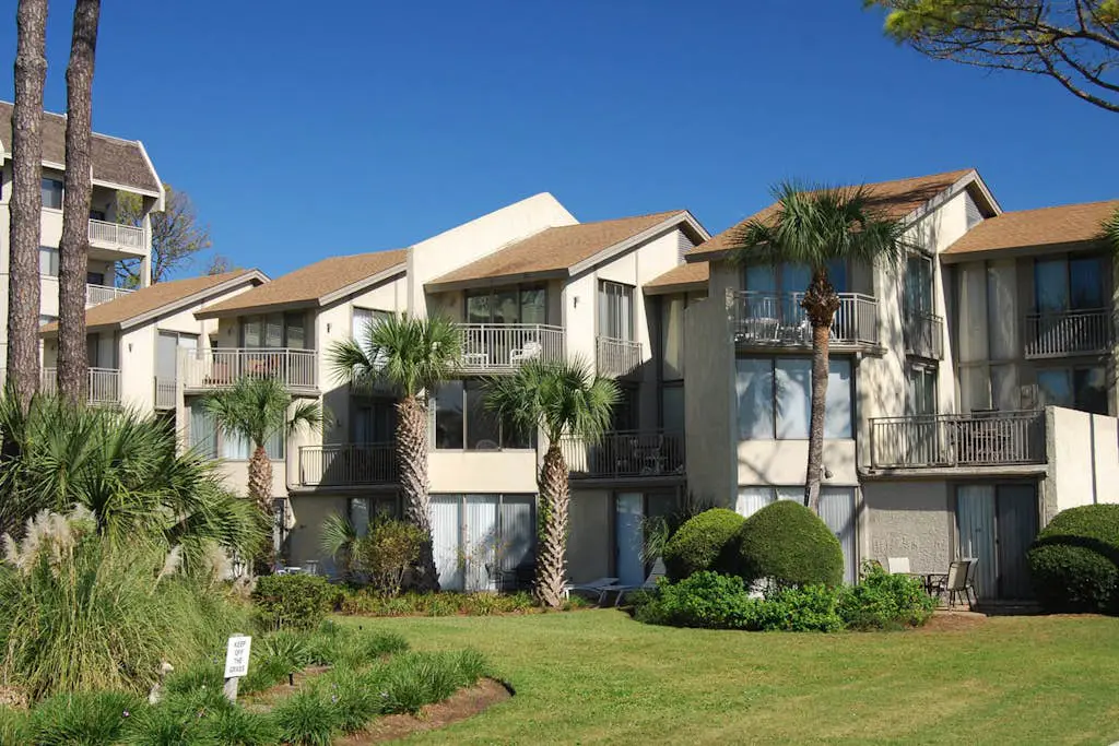 Contemporary Condo with Shared Pool, Hot Tub & Patio with Al Fresco Dining